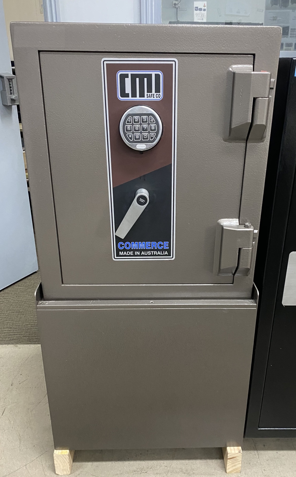 CMI Commerce 1 with 500mm Plinth