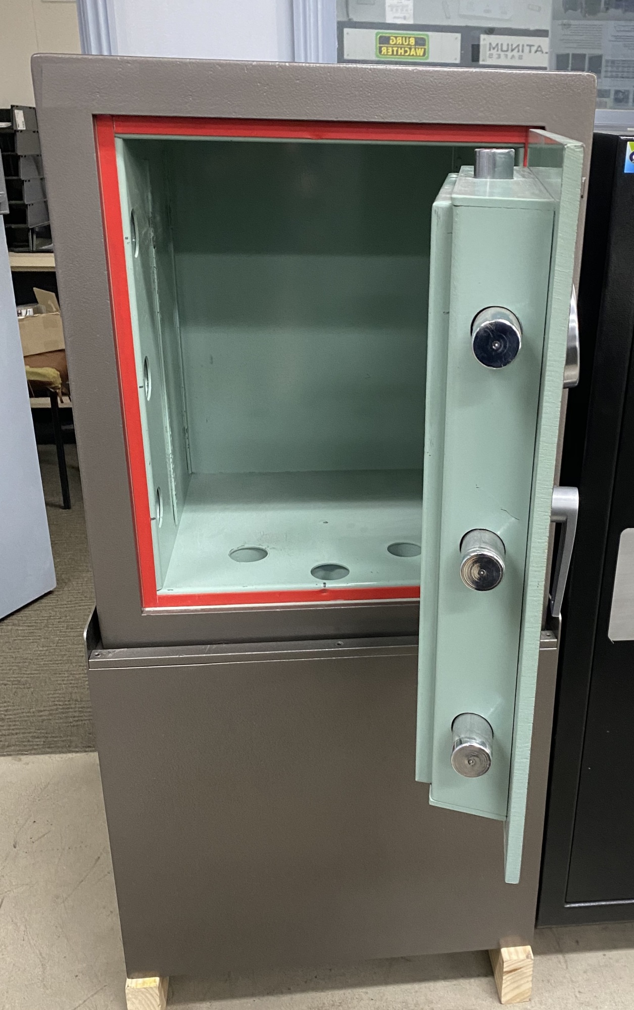 CMI Commerce 1 with 500mm Plinth